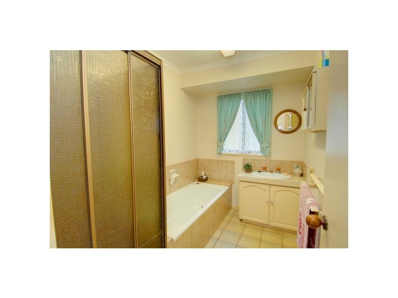 4 Allenby Court, Mount Clear VIC 3350