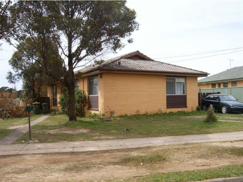 18 Erica Street, Wendouree VIC 3355