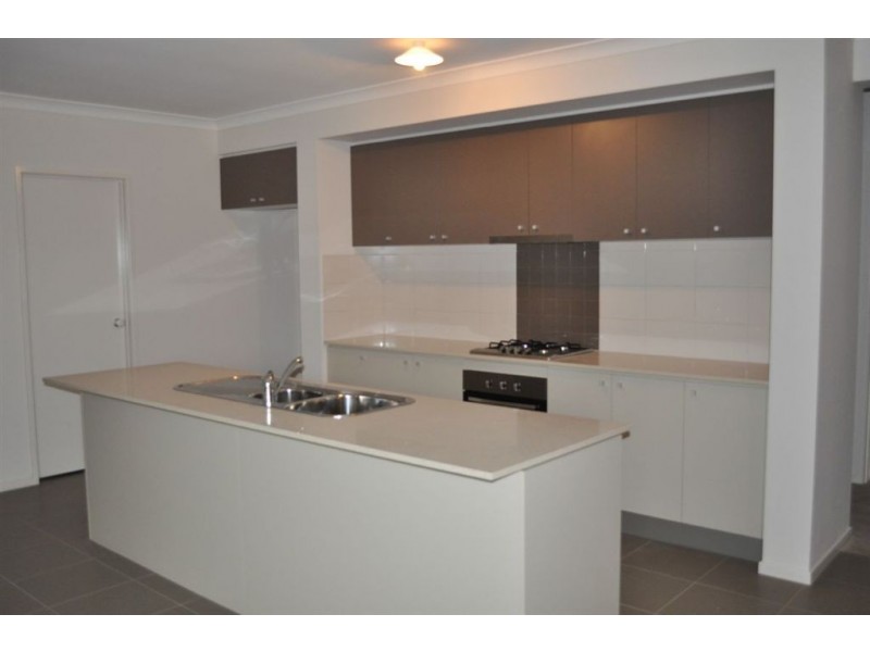 8 Naroo Street, Alfredton VIC 3350