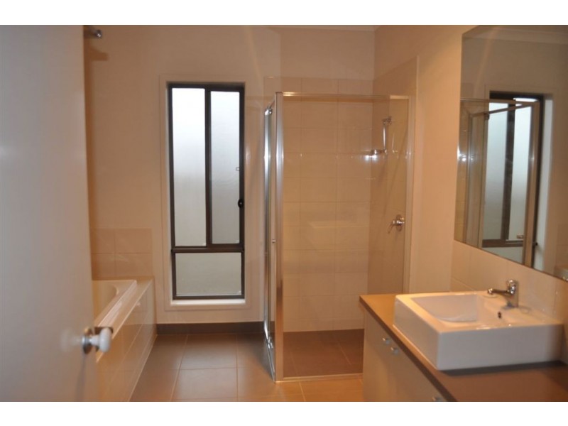 8 Naroo Street, Alfredton VIC 3350