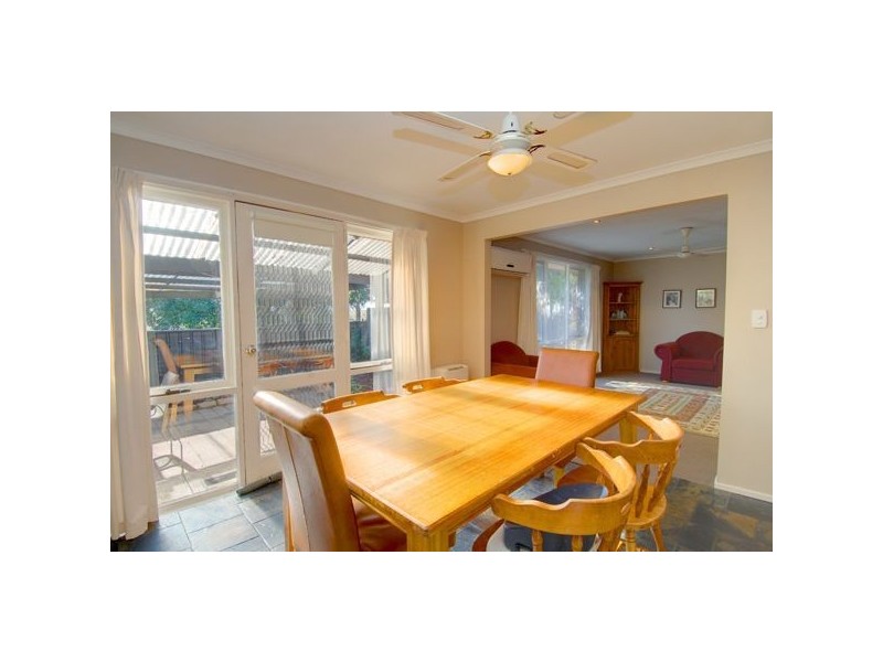 20 Harding Grove, Cardigan VIC 3352