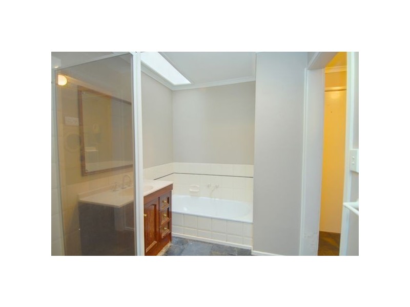 20 Harding Grove, Cardigan VIC 3352