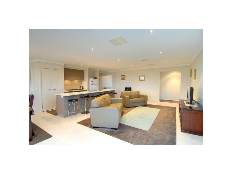 27 Windermere Way, Windermere VIC 3352