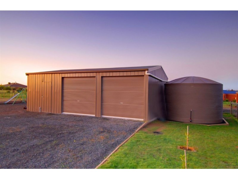 27 Windermere Way, Windermere VIC 3352