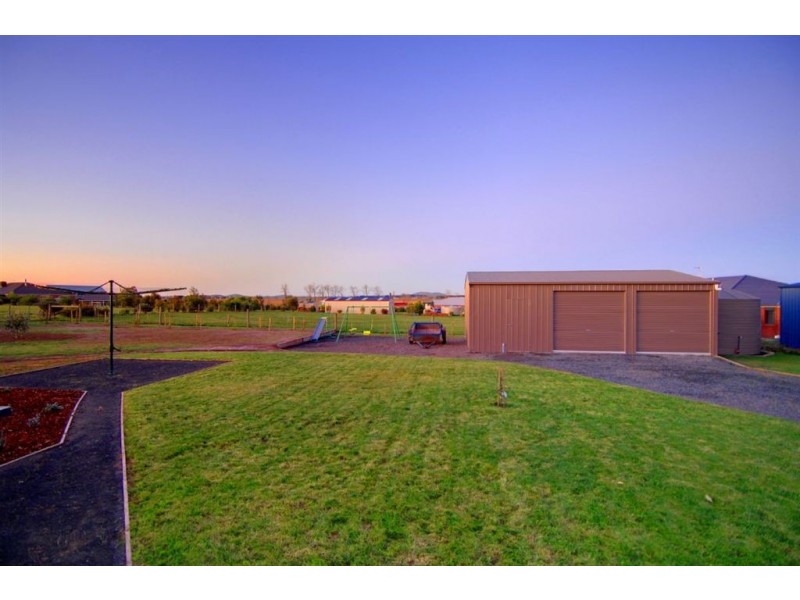 27 Windermere Way, Windermere VIC 3352