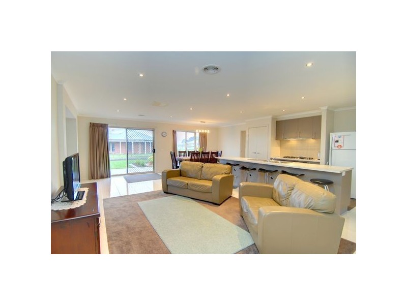 27 Windermere Way, Windermere VIC 3352