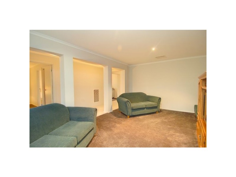 27 Windermere Way, Windermere VIC 3352