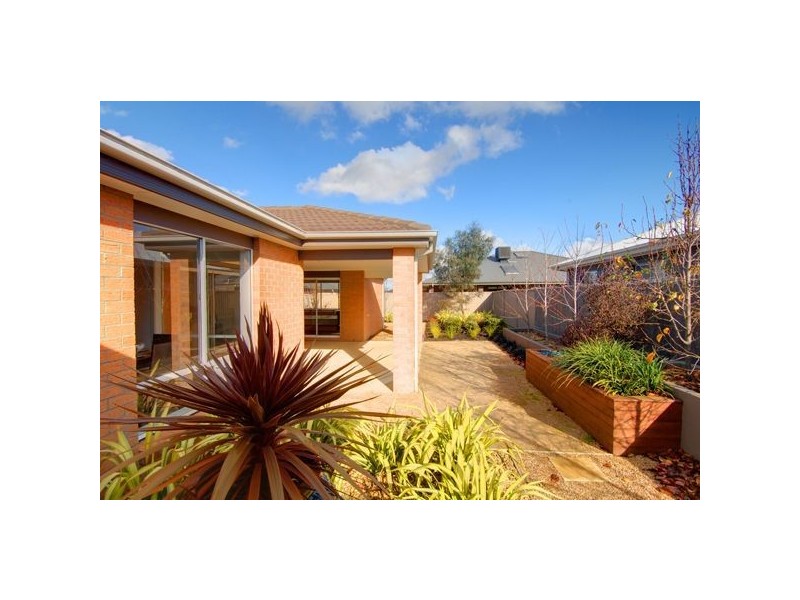 4 Chase Boulevard, Alfredton VIC 3350