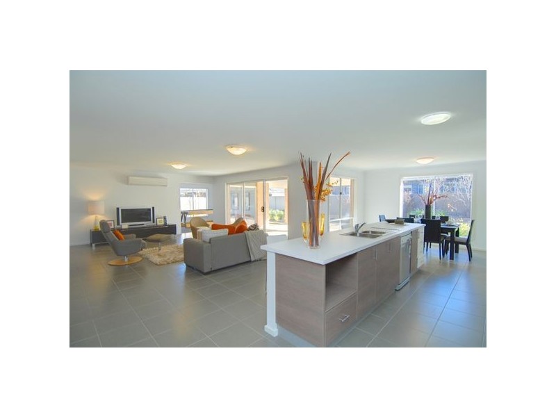 4 Chase Boulevard, Alfredton VIC 3350