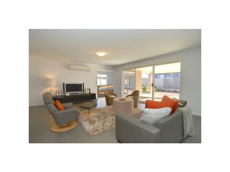 4 Chase Boulevard, Alfredton VIC 3350