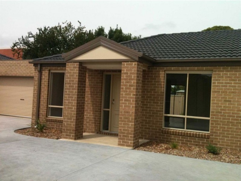 2/274 Albert Street, Sebastopol VIC 3356