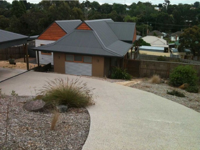 712 Bond Street, Mount Pleasant VIC 3350