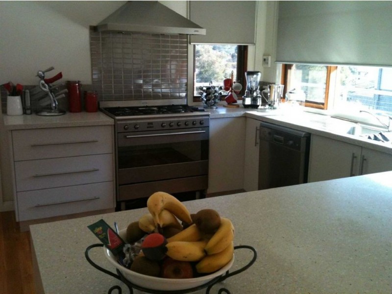 712 Bond Street, Mount Pleasant VIC 3350