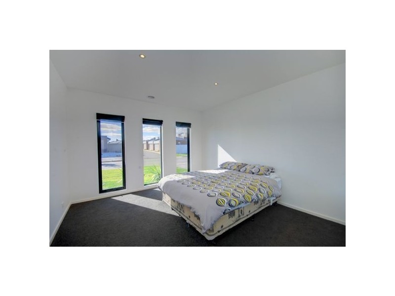 10 Rundell Place, Alfredton VIC 3350