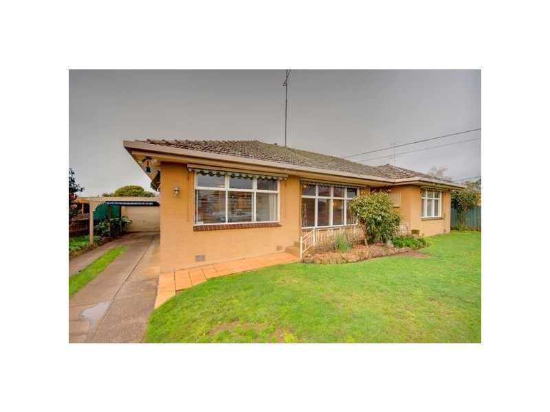 22 Pauls Crescent, Wendouree VIC 3355