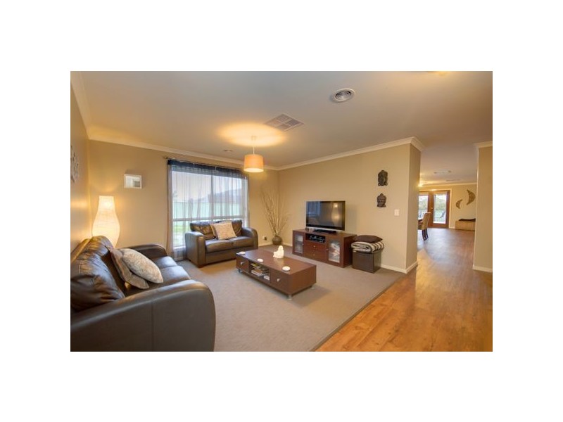 3 McKellar Drive, Miners Rest VIC 3352