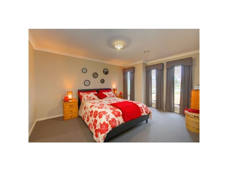 3 McKellar Drive, Miners Rest VIC 3352