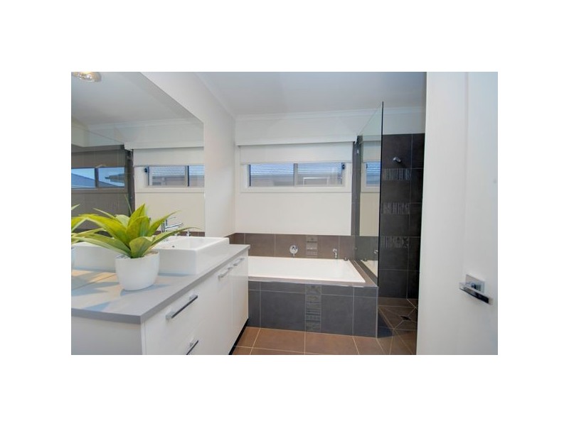 7 Chase Boulevard, Alfredton VIC 3350