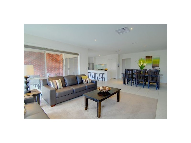 42 Lawrie Drive, Alfredton VIC 3350