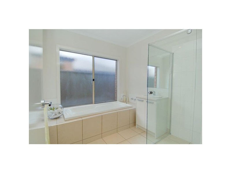 42 Lawrie Drive, Alfredton VIC 3350