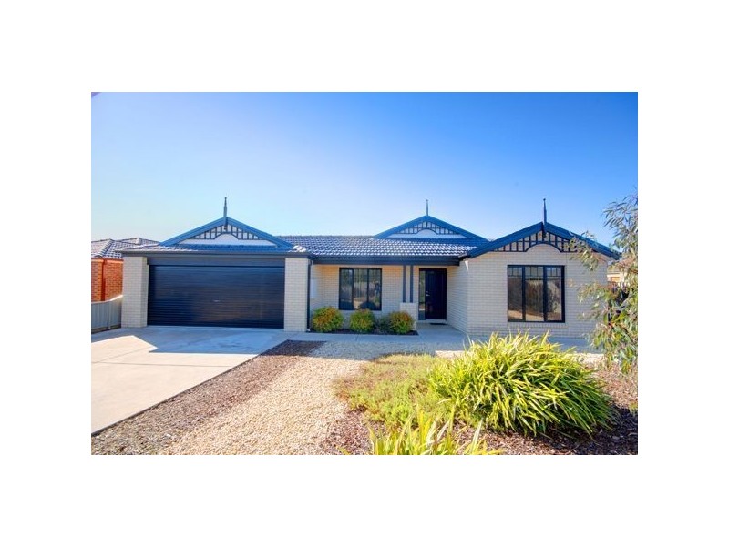 5 Hanwood Close, Delacombe VIC 3356