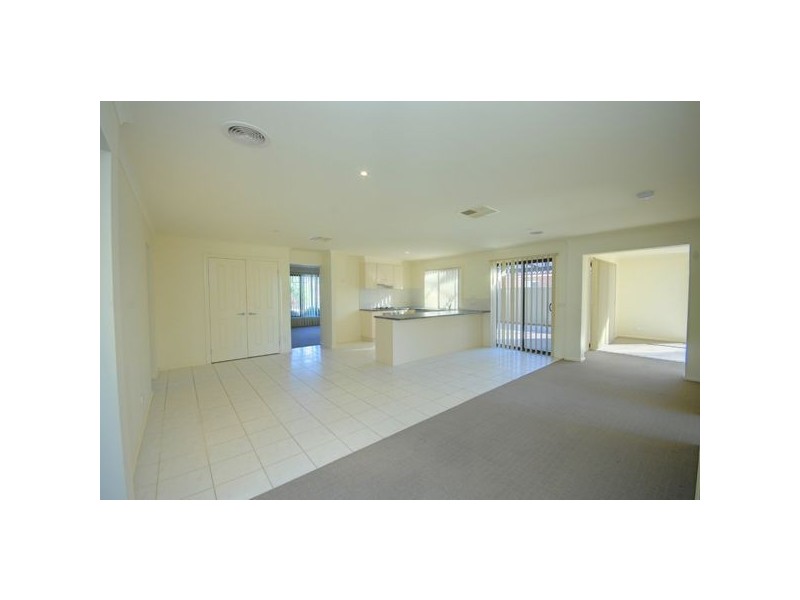 5 Hanwood Close, Delacombe VIC 3356