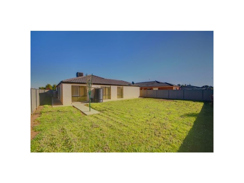 5 Hanwood Close, Delacombe VIC 3356