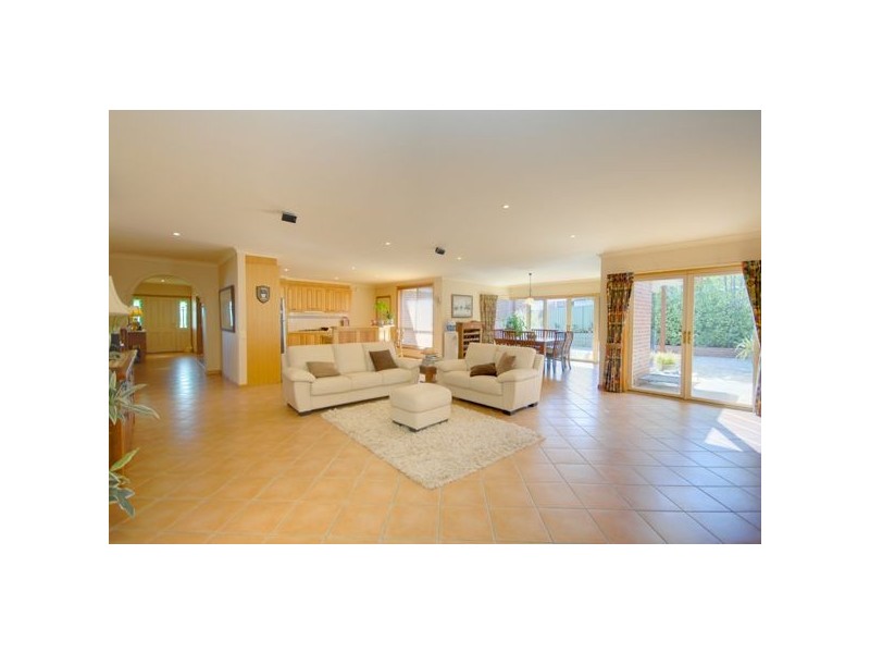 8 Pinewood Drive, Ballarat VIC 3350