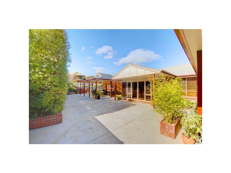 8 Pinewood Drive, Ballarat VIC 3350