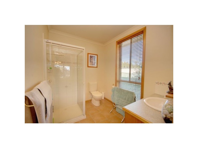 8 Pinewood Drive, Ballarat VIC 3350