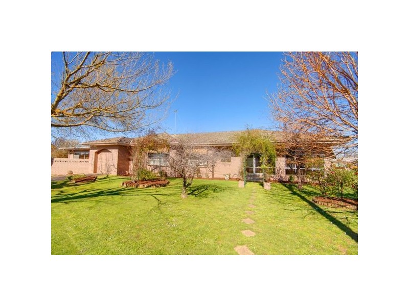 26 Webbcona Parade, Wendouree VIC 3355