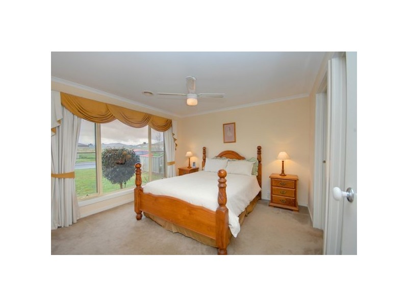 11 Clifton Street, Delacombe VIC 3356