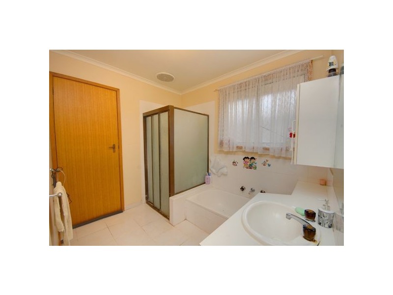 11 Kowree Crescent, Redan VIC 3350