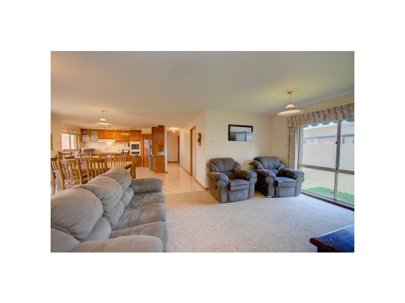 5 James Court, Miners Rest VIC 3352