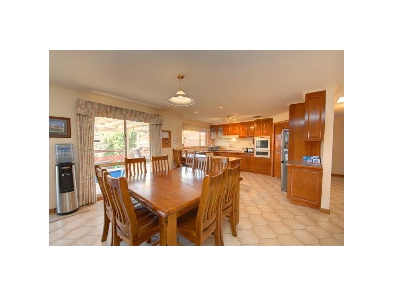 5 James Court, Miners Rest VIC 3352