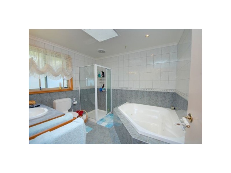 5 James Court, Miners Rest VIC 3352