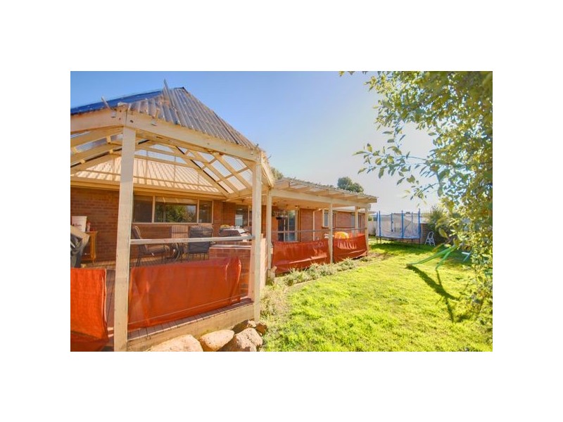 5 James Court, Miners Rest VIC 3352