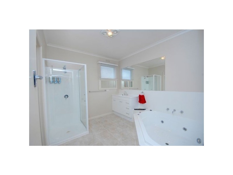 12 Pevensey Street, Wendouree VIC 3355