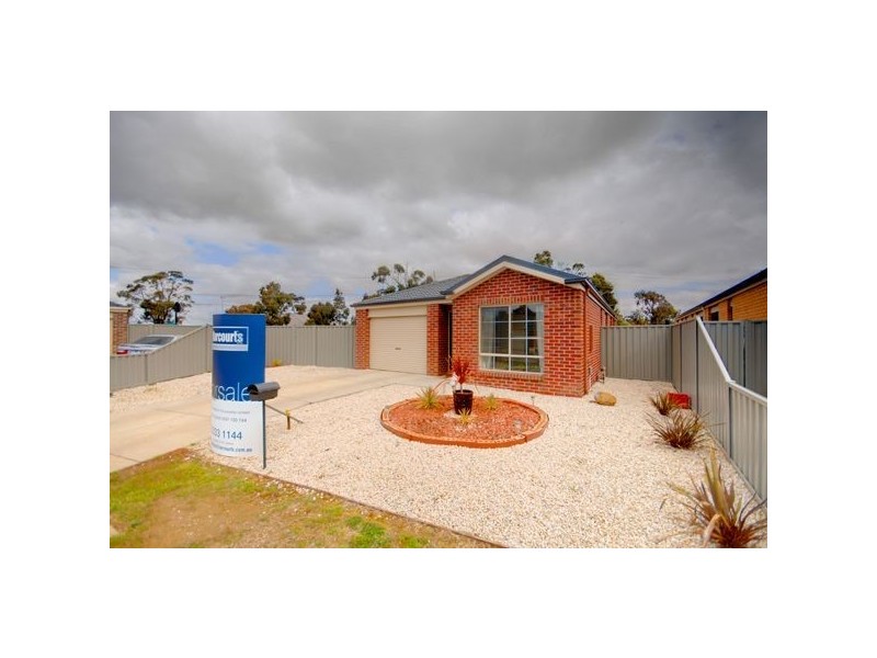 17 Macquarie Close, Delacombe VIC 3356