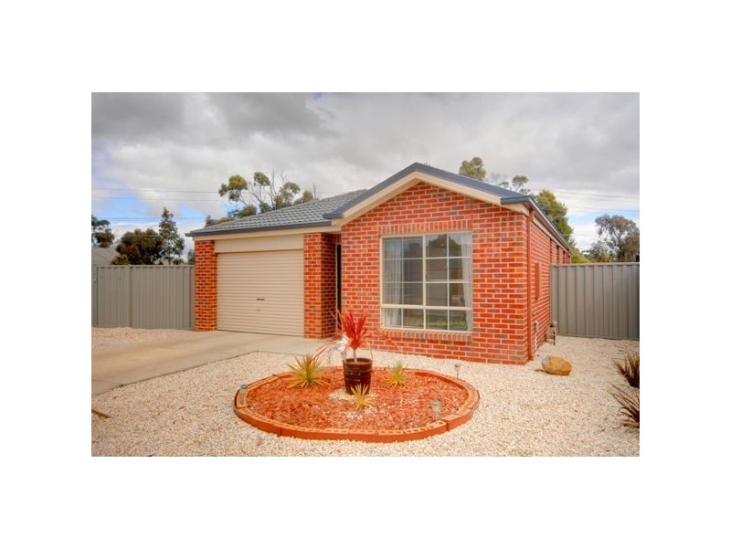 17 Macquarie Close, Delacombe VIC 3356