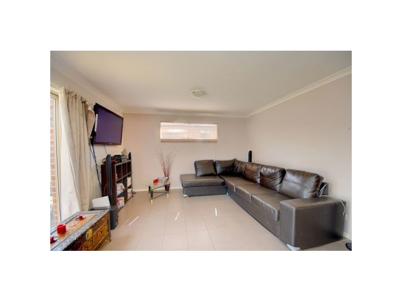 17 Macquarie Close, Delacombe VIC 3356