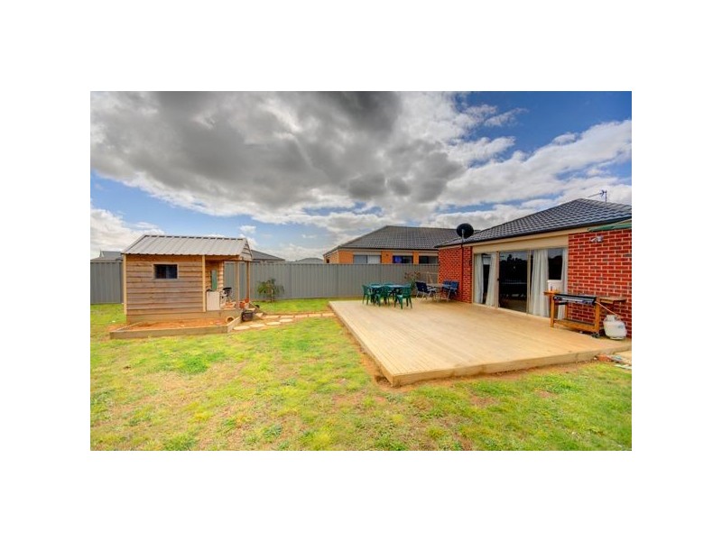 17 Macquarie Close, Delacombe VIC 3356