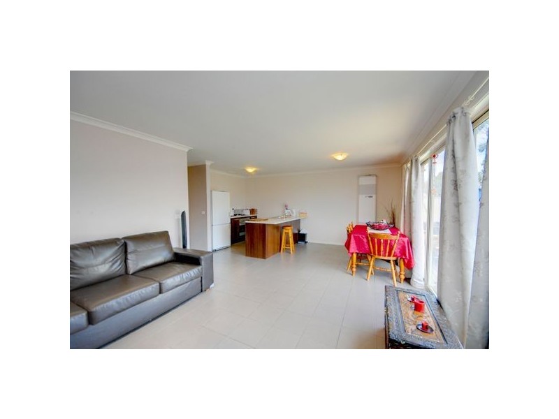 17 Macquarie Close, Delacombe VIC 3356