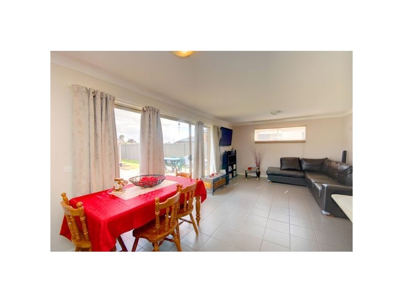 17 Macquarie Close, Delacombe VIC 3356