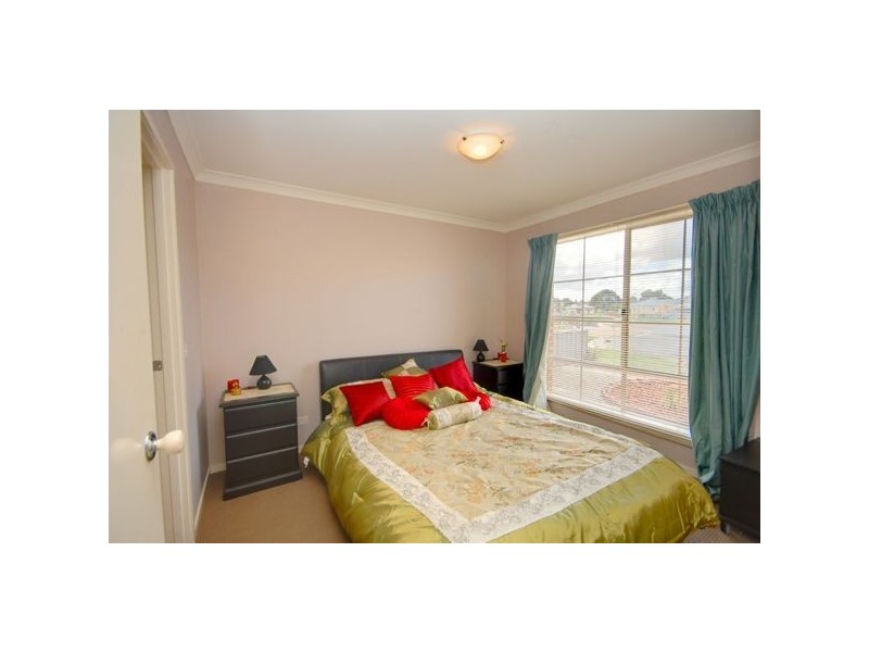 17 Macquarie Close, Delacombe VIC 3356