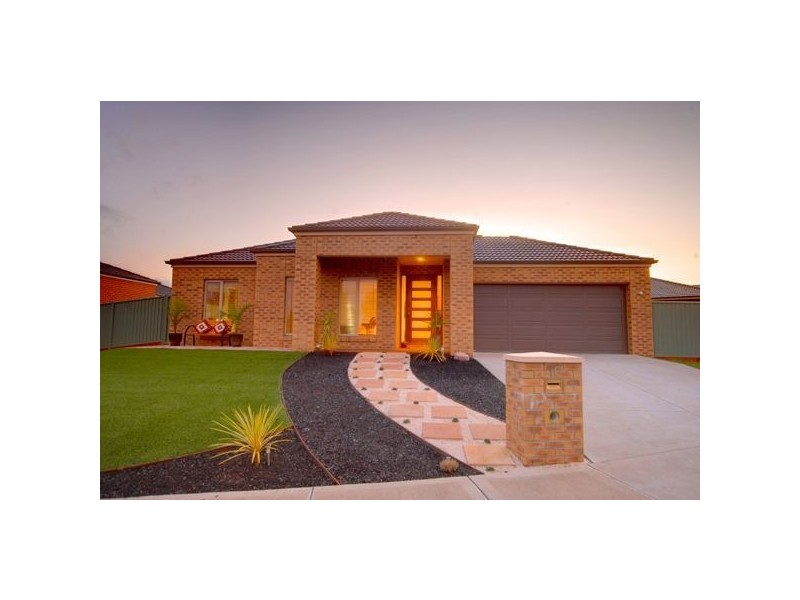 16 Waterford Drive, Macarthur Park, Miners Rest VIC 3352