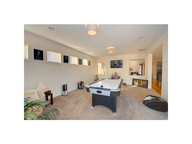 16 Waterford Drive, Macarthur Park, Miners Rest VIC 3352