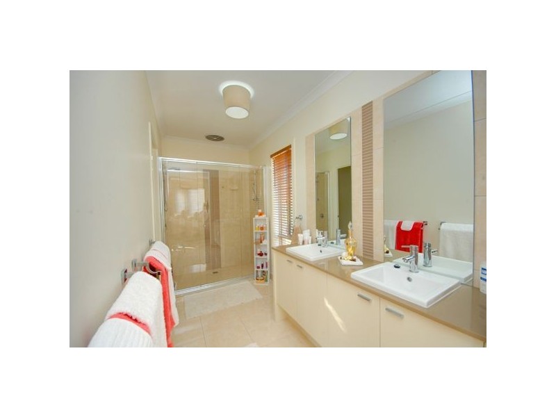 16 Waterford Drive, Macarthur Park, Miners Rest VIC 3352