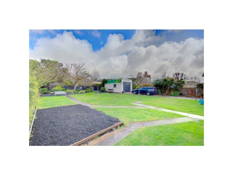 33 Grammer Street, Wendouree VIC 3355
