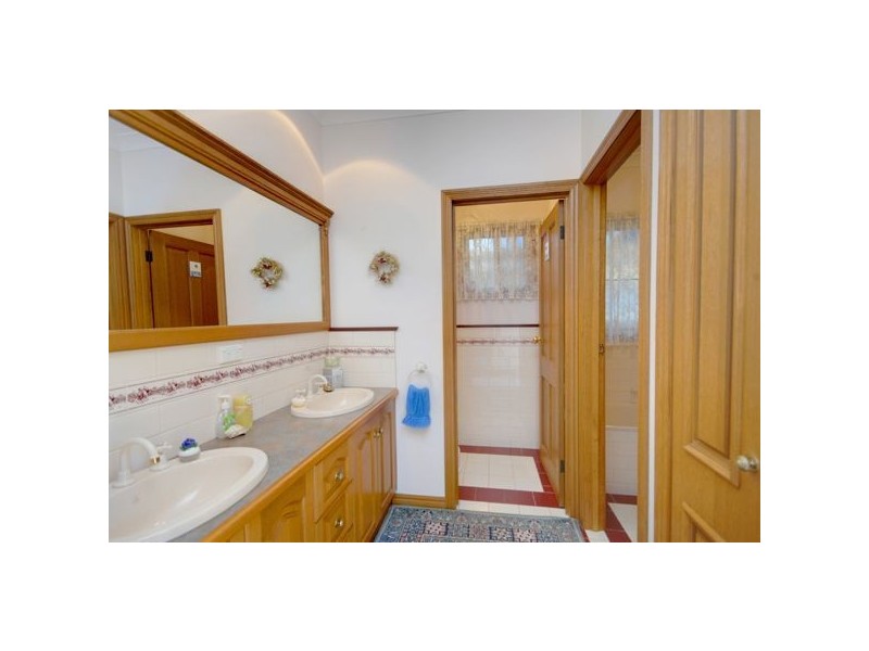 16 Jack Court, Alfredton VIC 3350